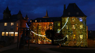 Calendrier de L'avent . Abbaye St André . Centre d'Art Contemporain de Meymac . 2018 . France
(dans le cadre de l'agence Patrick Rimoux, Sculpteur Lumière)
projection video mapping architectural Shantidas Riedacker
Illuminations de Noël